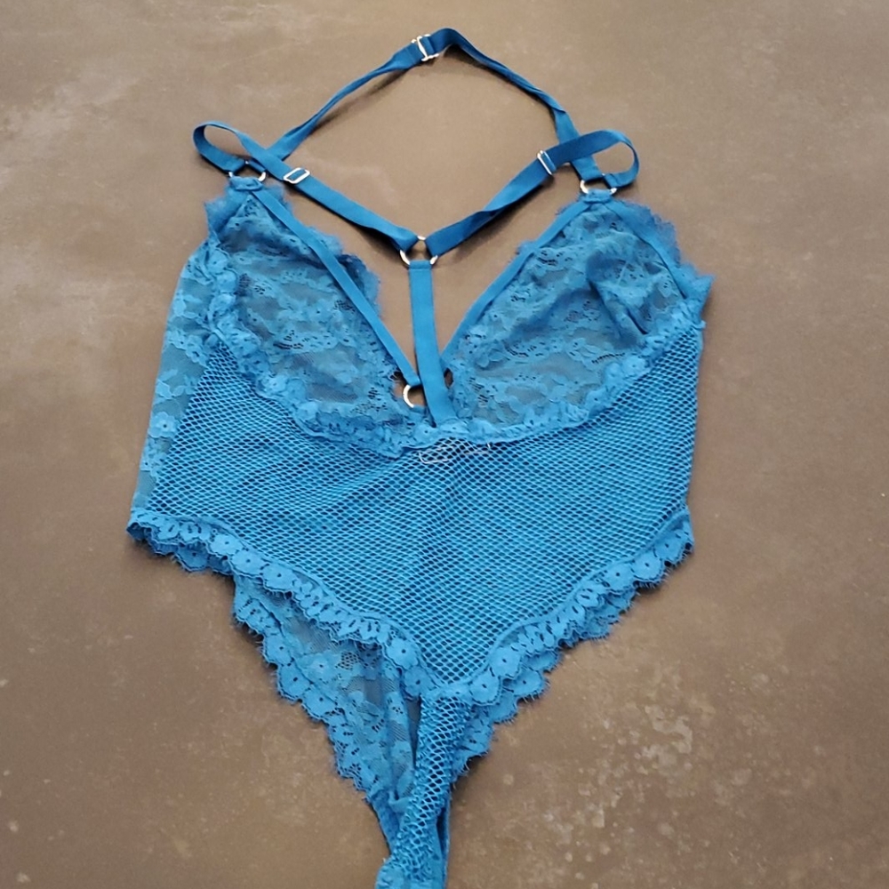 Lingerie - Picture 2 of 3
